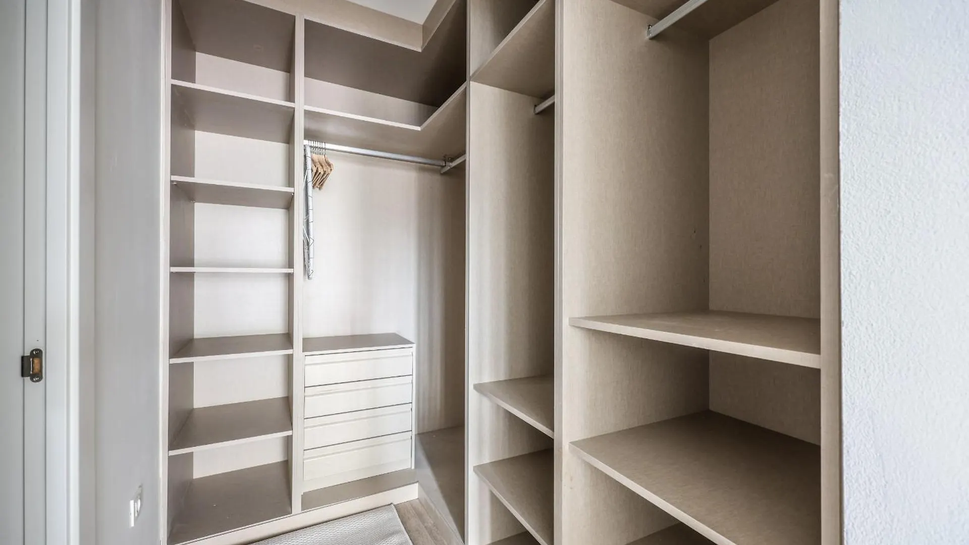 Apartamentos Business Reformados Alquiler Temporal Madrid 0*,  Spain