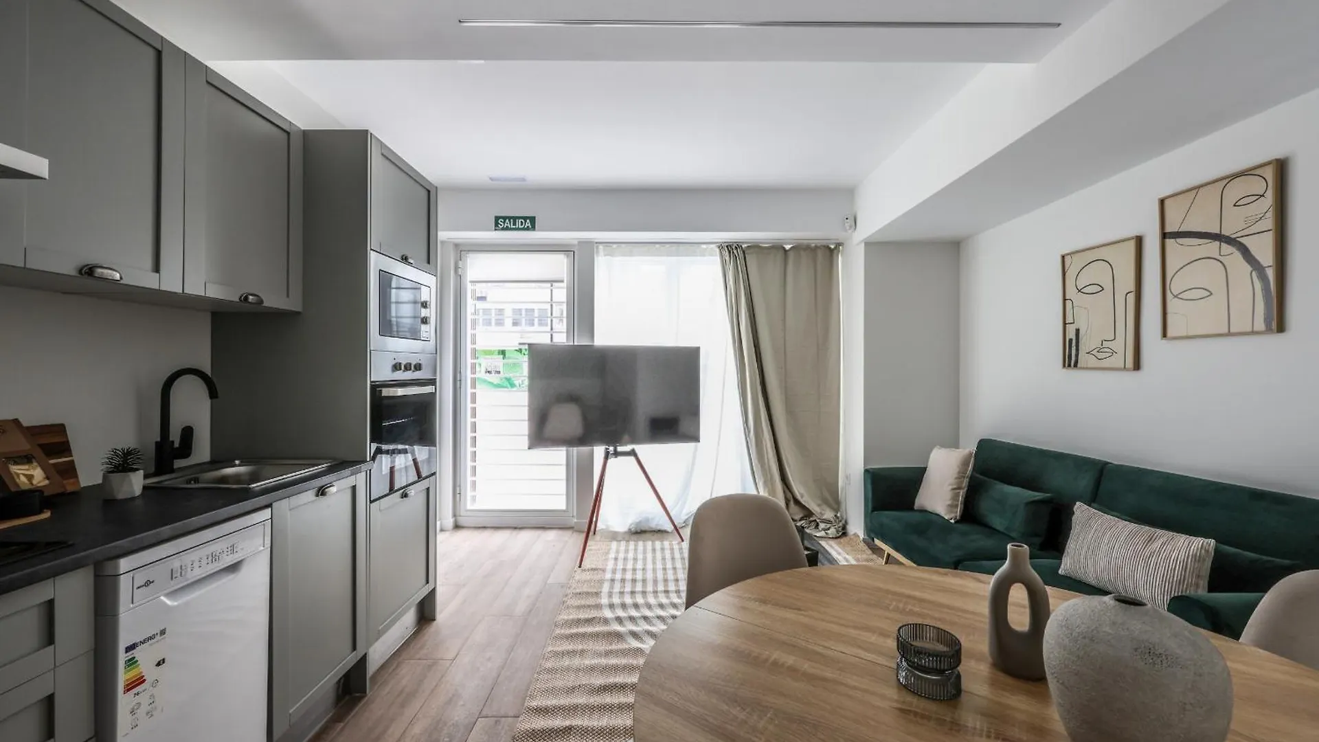 Apartamentos Business Reformados Alquiler Temporal Madrid 0*,  Spain
