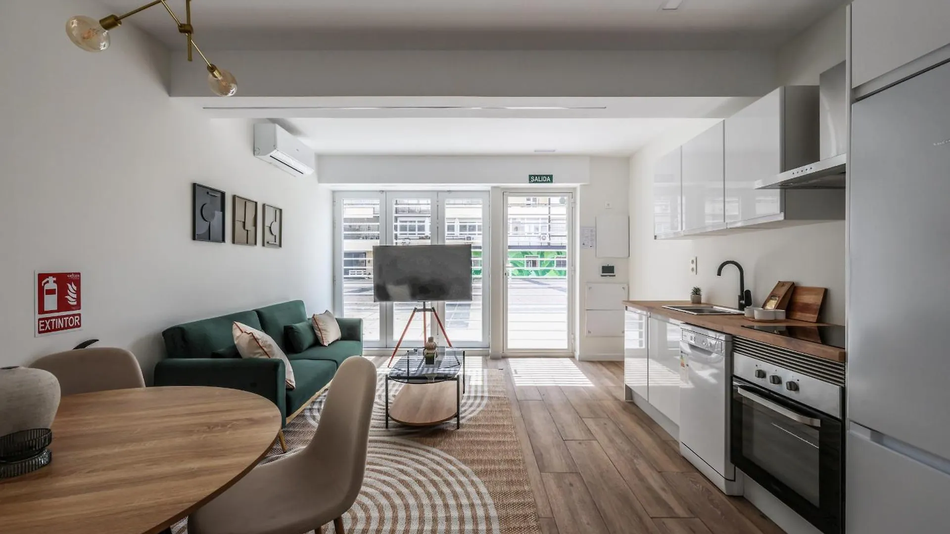 Apartamentos Business Reformados Alquiler Temporal Madrid 0*,  Spain