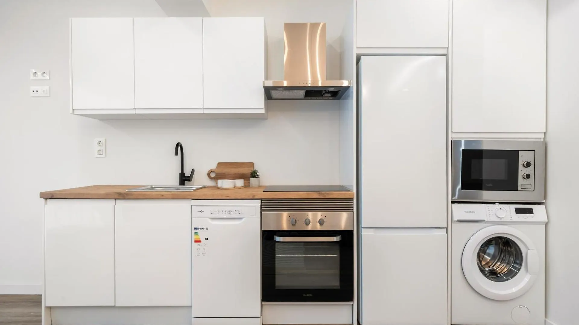 Apartamentos Business Reformados Alquiler Temporal Madrid 0*,  Spain