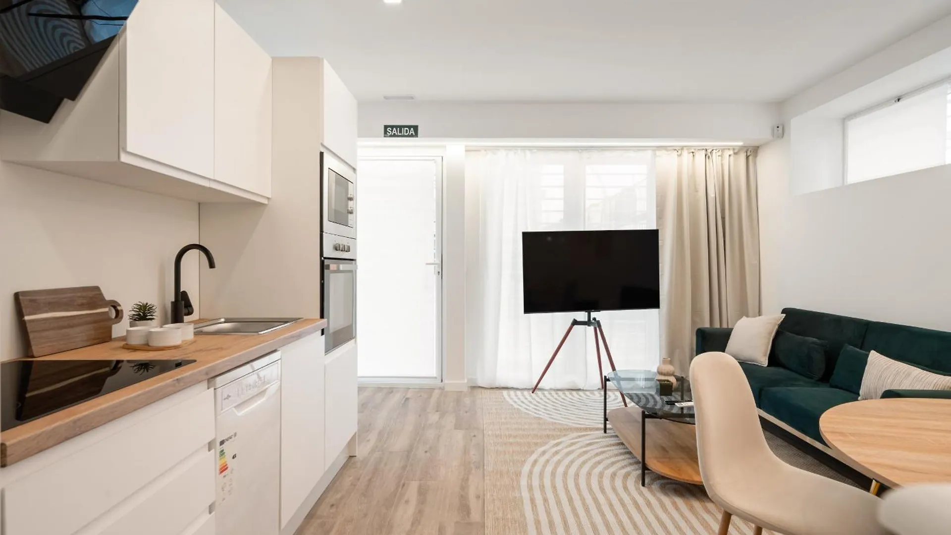 Apartamentos Business Reformados Alquiler Temporal Madrid 0*,  Spain